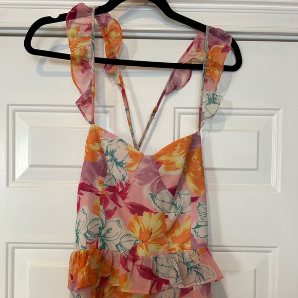 Beautiful wedding guest dress! - Picture 3 of 3